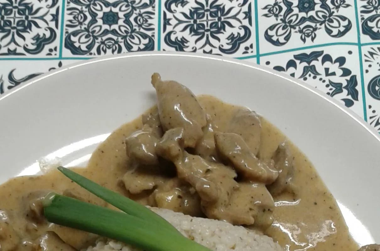 Zupa gulaszowa z żołądków drobiowych - prosty przepis na smakowitość