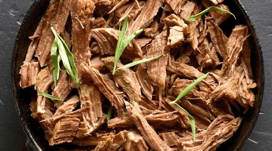 Jak zrobić szarpaną wołowinę - proste przepisy, które zachwycą smakami