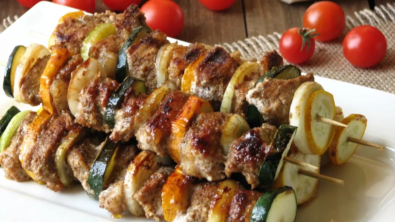 Czy obierać cukinię do szaszłyków? Oto, co warto wiedzieć