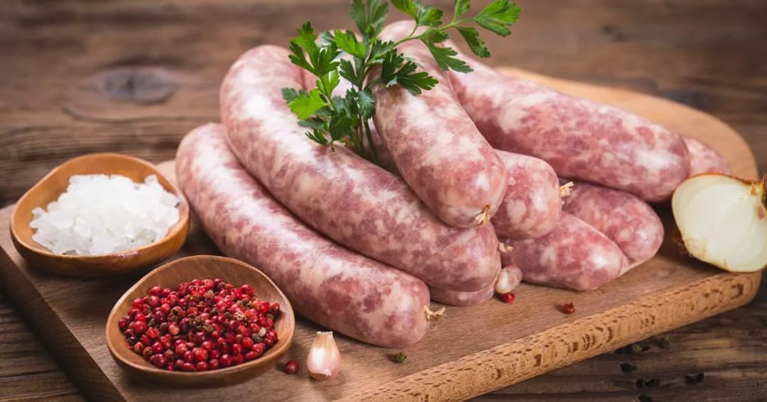 Jak gotować kiełbasę surową wędzoną, aby nie straciła smaku