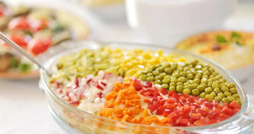 Czy sałatka jarzynowa jest lekkostrawna? Sprawdź, co naprawdę zawiera