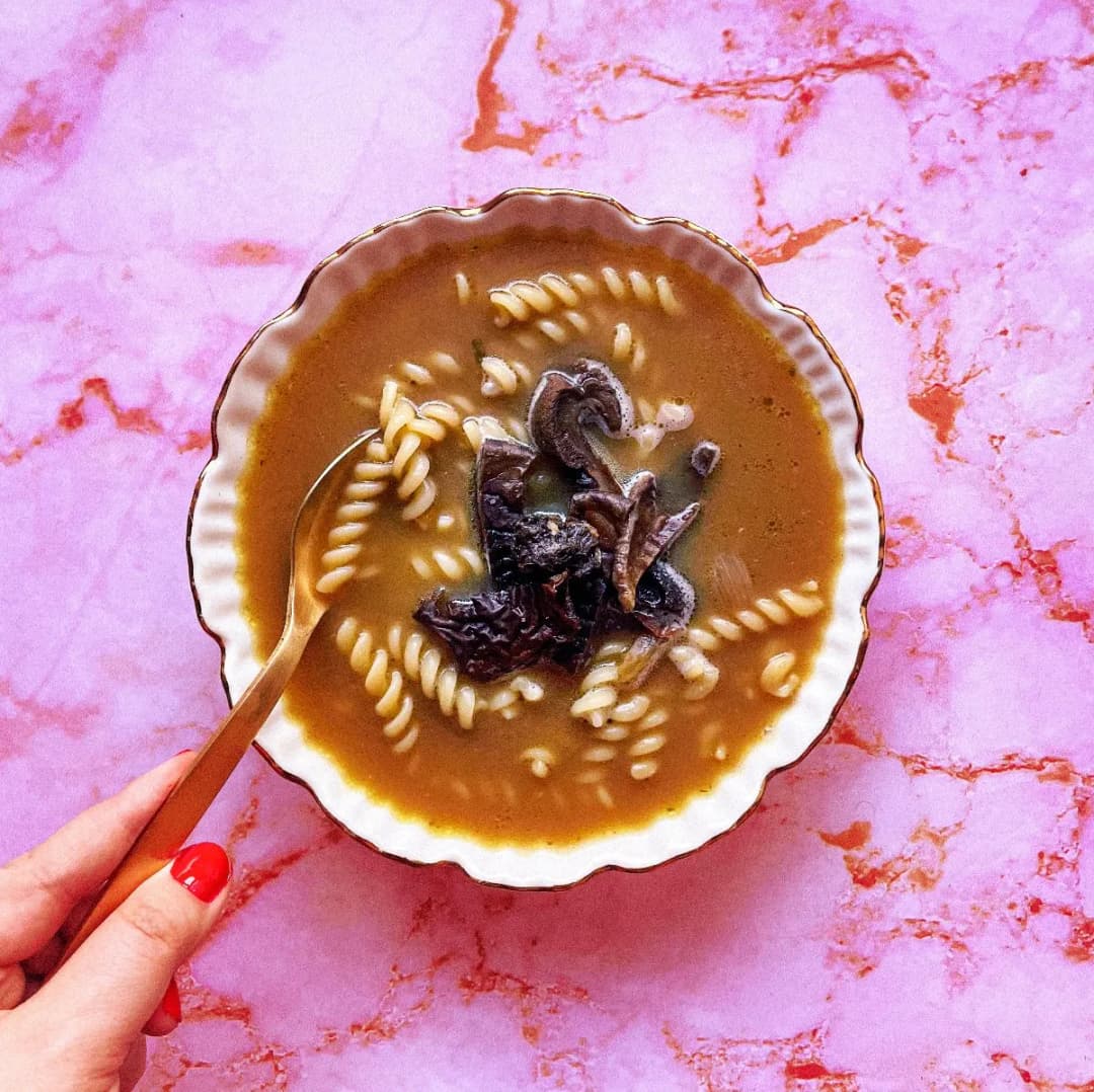 Jak zrobić zupę grzybową - prosty przepis na pyszne danie domowe