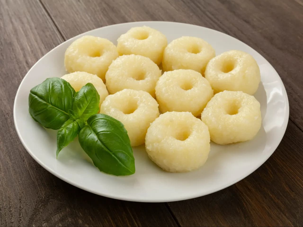 Ile klusek śląskich na osobę? Sprawdź idealne porcje na obiad