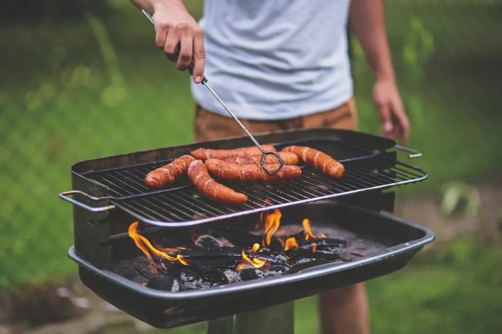 Jak długo grillować kaszankę, aby uniknąć pęknięć i przypalenia?